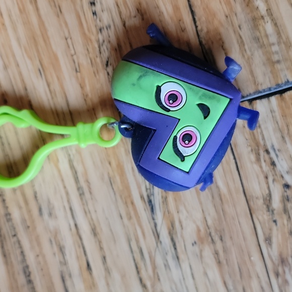 Assorted Jewelry And Keychains - Picture 7 of 15